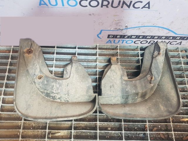 bontott HYUNDAI TUCSON Hátsó Sárvédő Gumi Pár