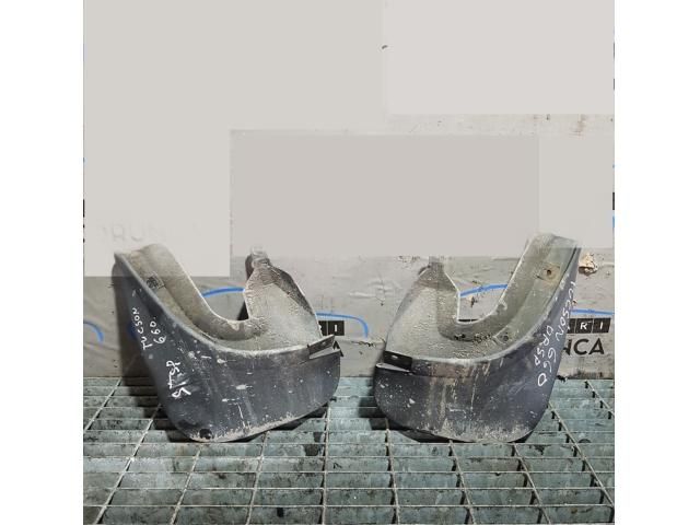 bontott HYUNDAI TUCSON Hátsó Sárvédő Gumi Pár