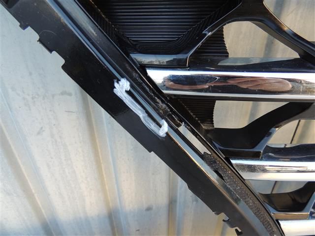 bontott HYUNDAI TUCSON Hűtőrács