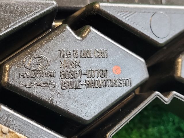 bontott HYUNDAI TUCSON Hűtőrács