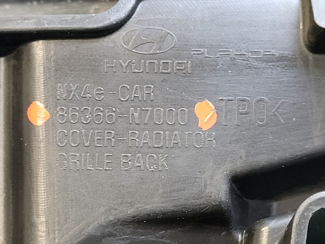 bontott HYUNDAI TUCSON Hűtőrács