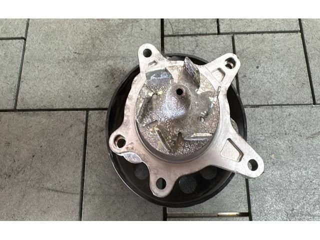 bontott HYUNDAI TUCSON II Vízpumpa