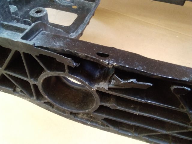 bontott HYUNDAI TUCSON II Homlokfal (Üres lemez)