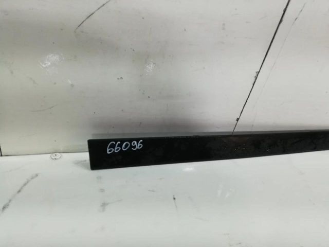 bontott HYUNDAI TUCSON II Bal első Ajtó Díszléc