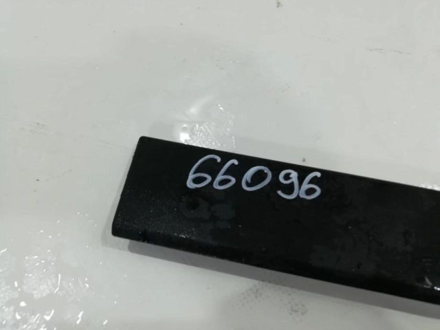 bontott HYUNDAI TUCSON II Bal első Ajtó Díszléc