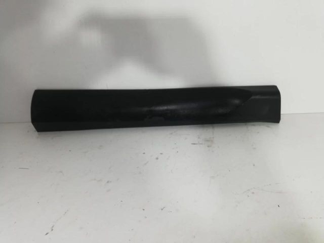 bontott HYUNDAI TUCSON II Bal első Ajtó Díszléc