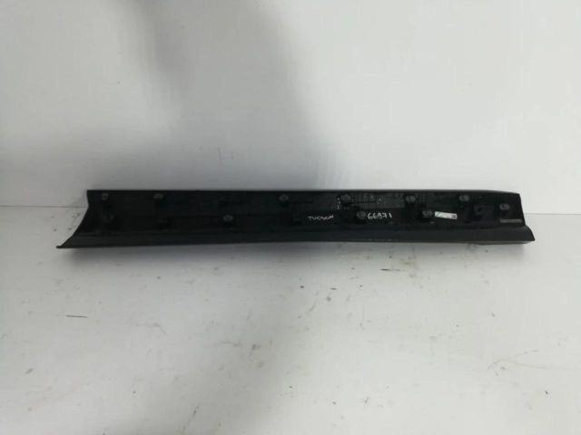 bontott HYUNDAI TUCSON II Bal első Ajtó Díszléc