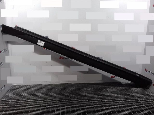 bontott HYUNDAI TUCSON II Bal első Küszöb Díszléc