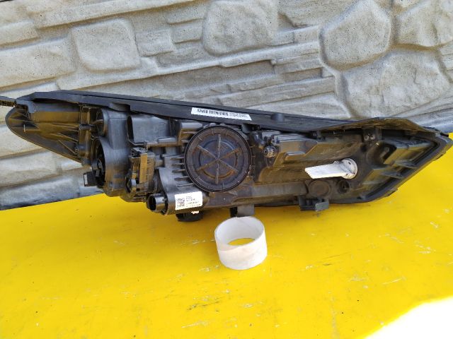 bontott HYUNDAI TUCSON II Bal Fényszóró