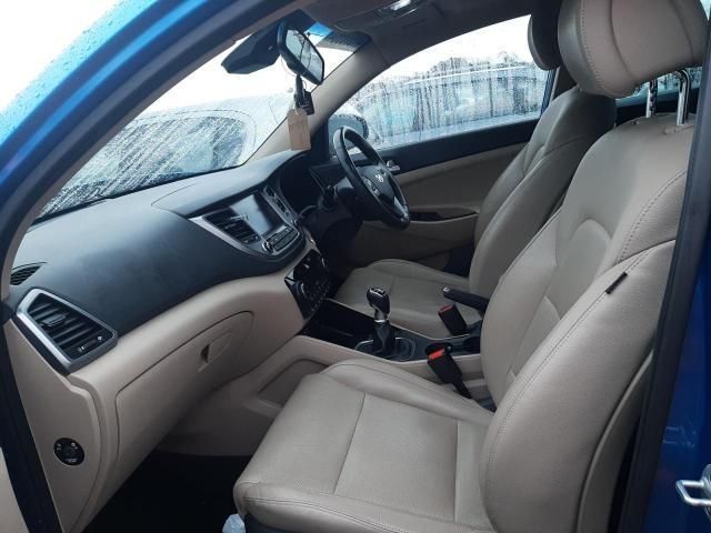 bontott HYUNDAI TUCSON II Bal hátsó Ajtó Kárpit