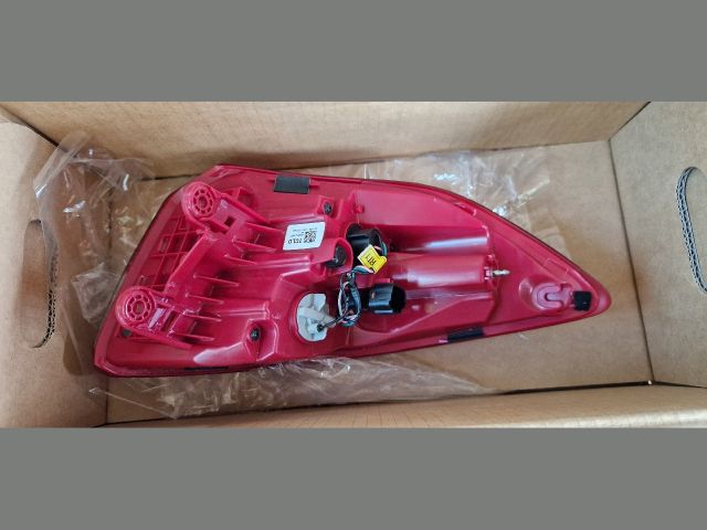 bontott HYUNDAI TUCSON II Bal Hátsó Lámpa