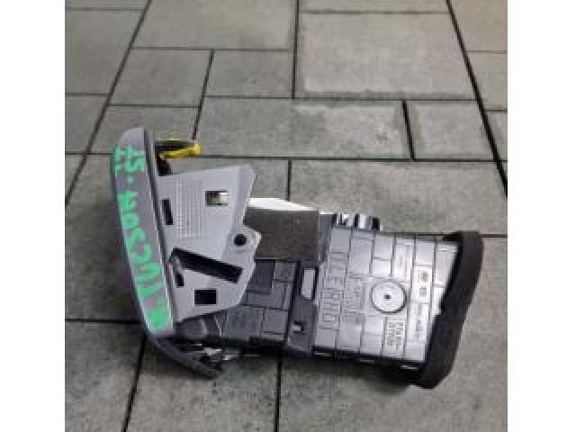 bontott HYUNDAI TUCSON II Bal Szellőző