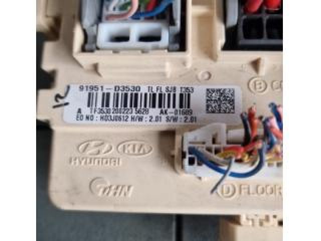 bontott HYUNDAI TUCSON II Biztosítéktábla Utastér