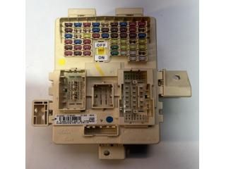 bontott HYUNDAI TUCSON II Biztosítéktábla Utastér