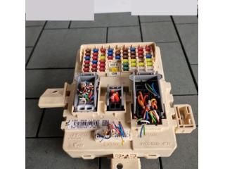 bontott HYUNDAI TUCSON II Biztosítéktábla Utastér