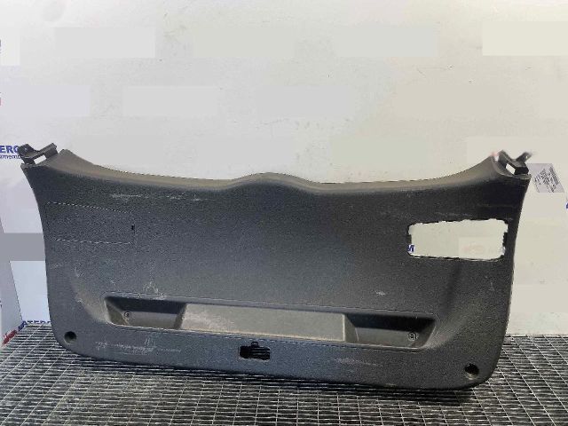 bontott HYUNDAI TUCSON II Csomagtérajtó Kárpit