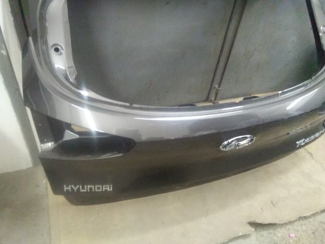 bontott HYUNDAI TUCSON II Csomagtérajtó (Üres lemez)