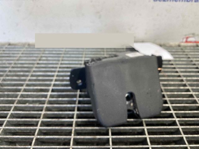 bontott HYUNDAI TUCSON II Csomagtérajtó Ütköző