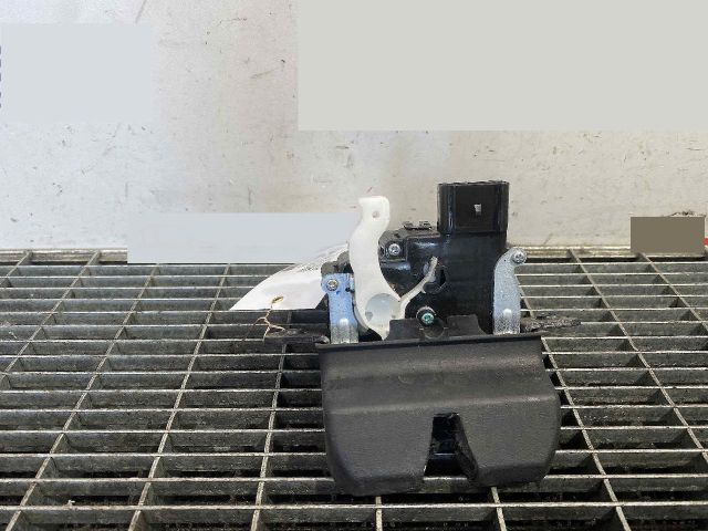 bontott HYUNDAI TUCSON II Csomagtérajtó Ütköző