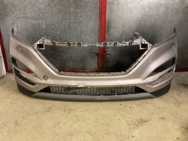 bontott HYUNDAI TUCSON II Első Lökhárító (Részeivel)