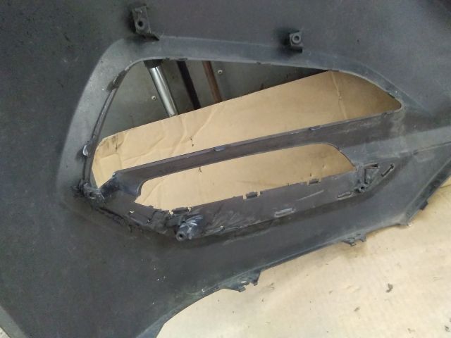 bontott HYUNDAI TUCSON II Első Lökhárító (Üresen)