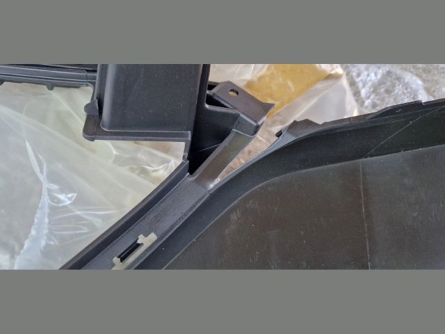 bontott HYUNDAI TUCSON II Első Lökhárító (Üresen)