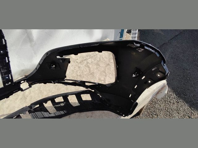 bontott HYUNDAI TUCSON II Első Lökhárító (Üresen)