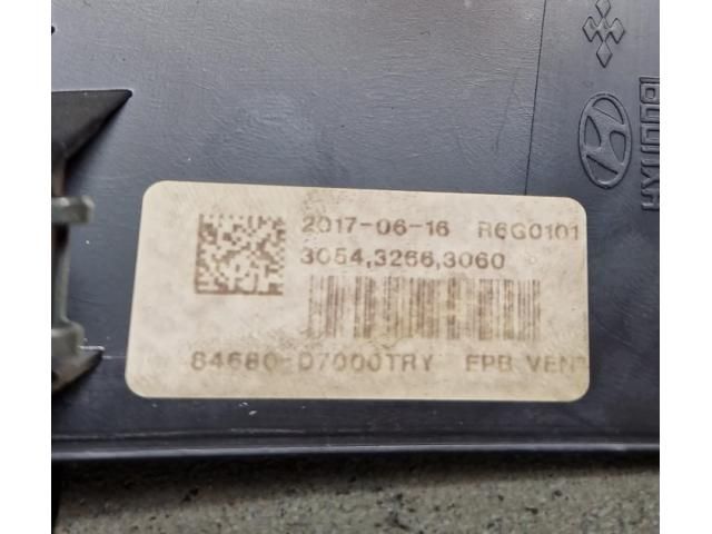 bontott HYUNDAI TUCSON II Hátsó középső Szellőző