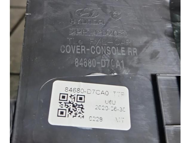 bontott HYUNDAI TUCSON II Hátsó középső Szellőző