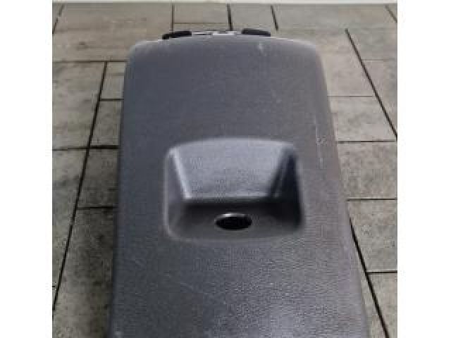 bontott HYUNDAI TUCSON II Hátsó középső Szellőző