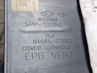 bontott HYUNDAI TUCSON II Hátsó középső Szellőző