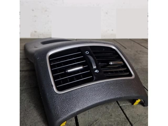 bontott HYUNDAI TUCSON II Hátsó középső Szellőző