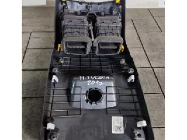 bontott HYUNDAI TUCSON II Hátsó középső Szellőző