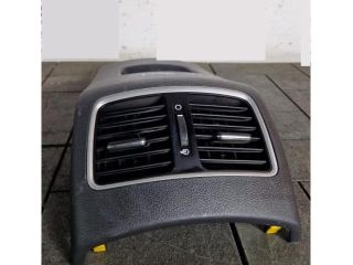 bontott HYUNDAI TUCSON II Hátsó középső Szellőző