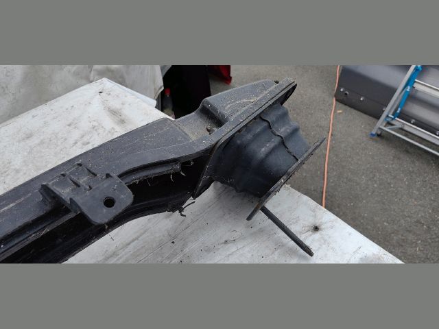 bontott HYUNDAI TUCSON II Hátsó Lökhárító Merevítő (Fém)