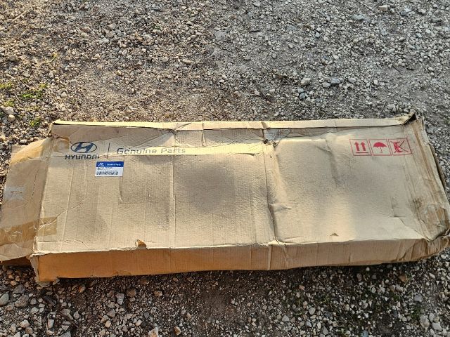 bontott HYUNDAI TUCSON II Hűtőrács