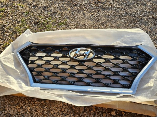 bontott HYUNDAI TUCSON II Hűtőrács