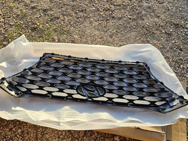 bontott HYUNDAI TUCSON II Hűtőrács