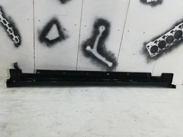 bontott HYUNDAI TUCSON II Jobb első Küszöb Díszléc