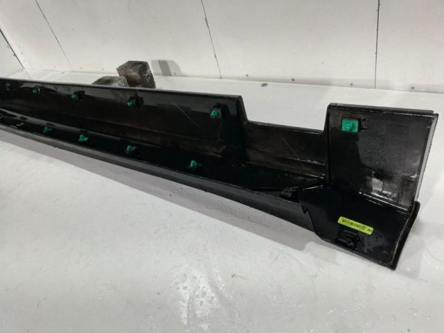 bontott HYUNDAI TUCSON II Jobb első Küszöb Díszléc