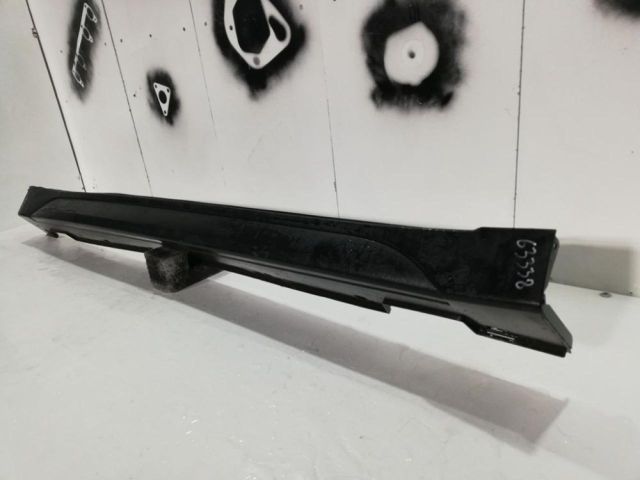 bontott HYUNDAI TUCSON II Jobb első Küszöb Díszléc