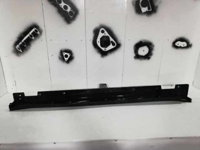 bontott HYUNDAI TUCSON II Jobb első Küszöb Díszléc