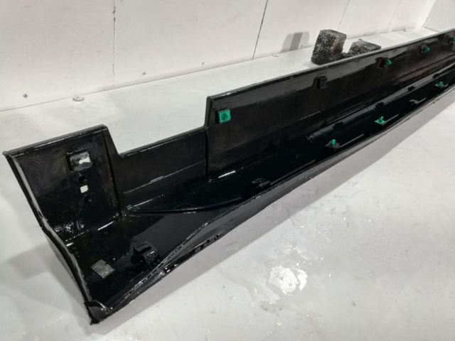 bontott HYUNDAI TUCSON II Jobb első Küszöb Díszléc