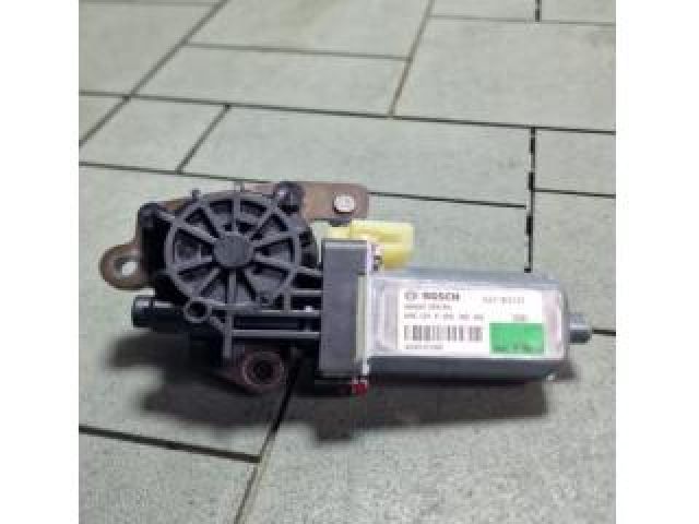 bontott HYUNDAI TUCSON II Jobb első Ülés Állító Motor