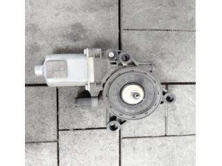 bontott HYUNDAI TUCSON II Jobb hátsó Ablakemelő Motor