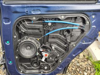 bontott HYUNDAI TUCSON II Jobb hátsó Ajtó (Részeivel)