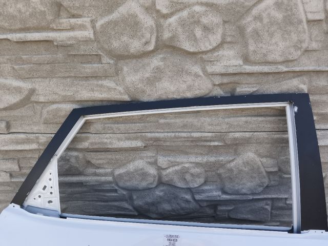 bontott HYUNDAI TUCSON II Jobb hátsó Ajtó (Üres lemez)