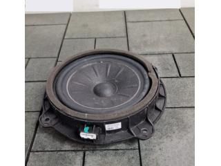 bontott HYUNDAI TUCSON II Jobb hátsó Hangszóró