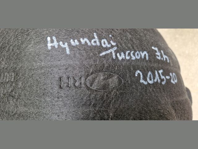 bontott HYUNDAI TUCSON II Jobb hátsó Hátsó Dobbetét (Kerékjárati, Műanyag)