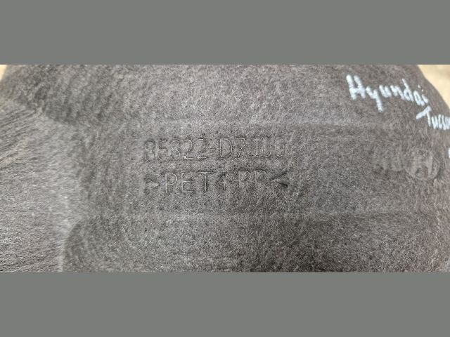 bontott HYUNDAI TUCSON II Jobb hátsó Hátsó Dobbetét (Kerékjárati, Műanyag)